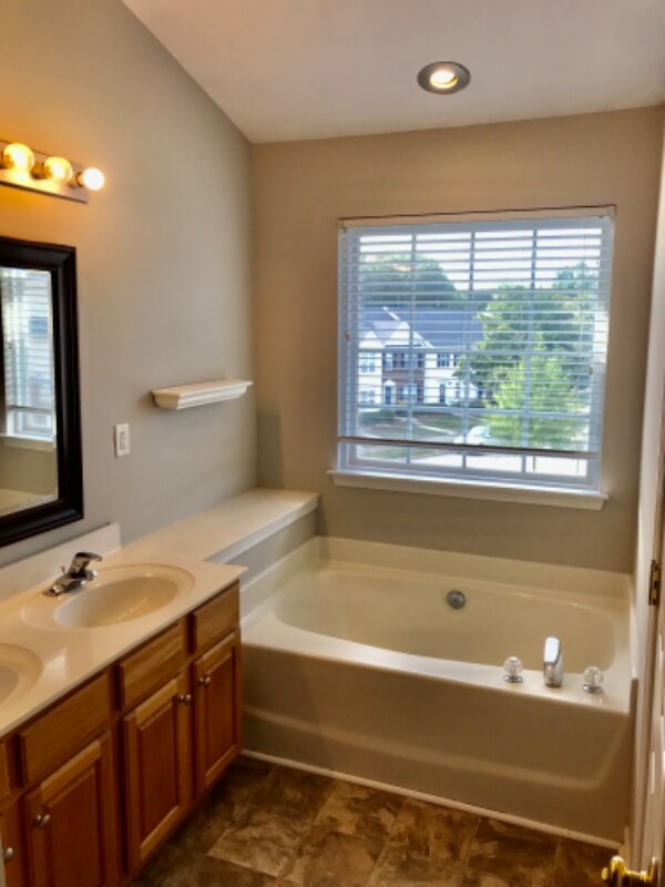 Building Photo - 16213 Peachmont Dr