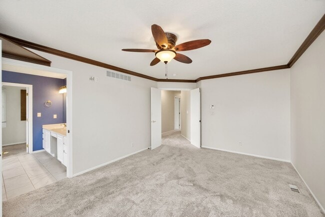 Building Photo - SPACIOUS LIVING!!  4 Bedrooms, 2.5 Bathrooms Home in Des Moines!