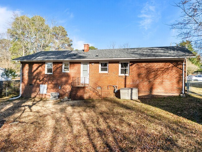 Building Photo - 2910 Kanewood Dr