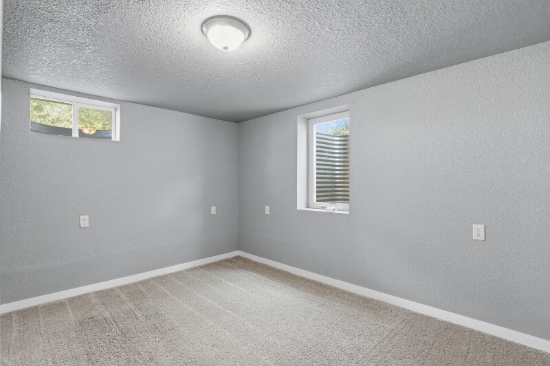 Building Photo - 2104 Prairie Ave