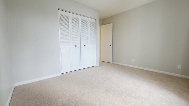 Building Photo - 1109 Green Pine Blvd