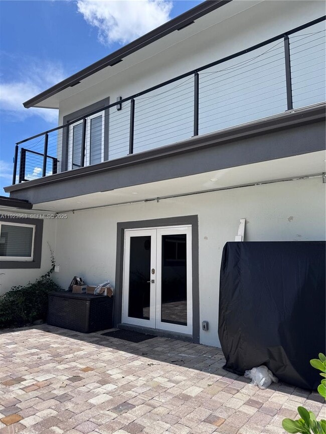 Building Photo - 755 N Crescent Dr