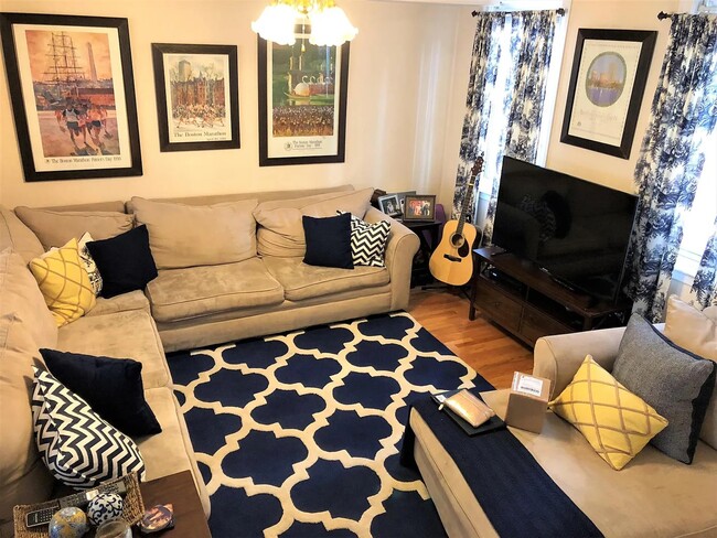 Building Photo - 2 Church Ave