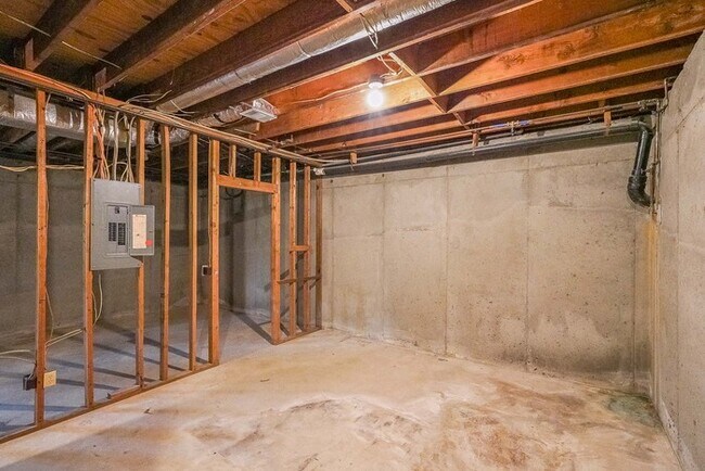 Building Photo - 317 E Claiborne Ct