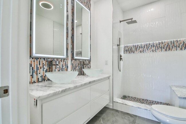 Building Photo - Beautiful Newer Construction Home