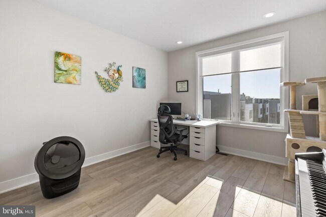 Building Photo - 908 Laurens Aly