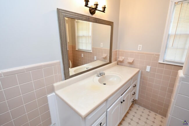 Building Photo - 467 SR 96