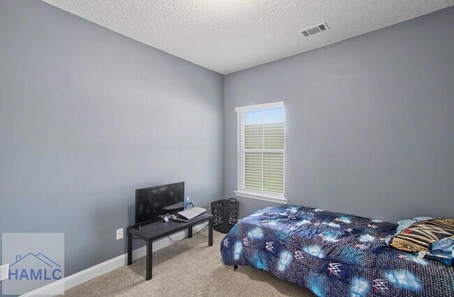 Building Photo - 413 Mcclelland Lp NE