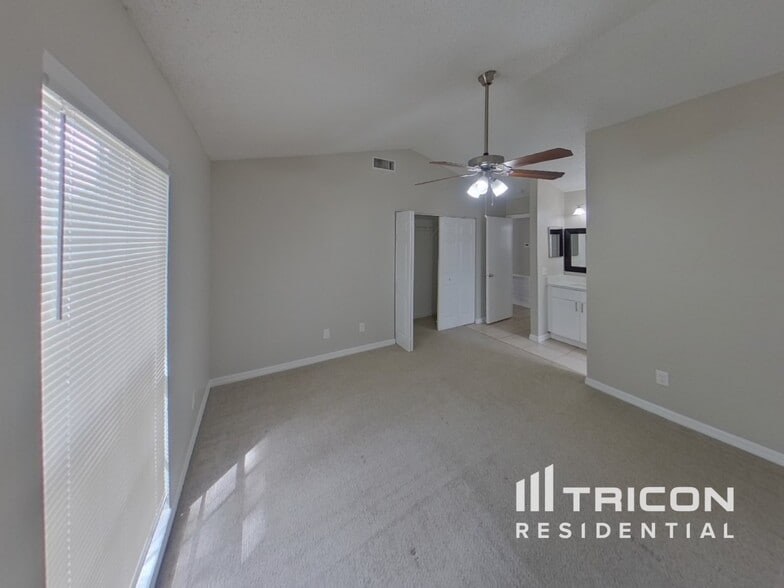 Building Photo - 1624 Crossridge Dr