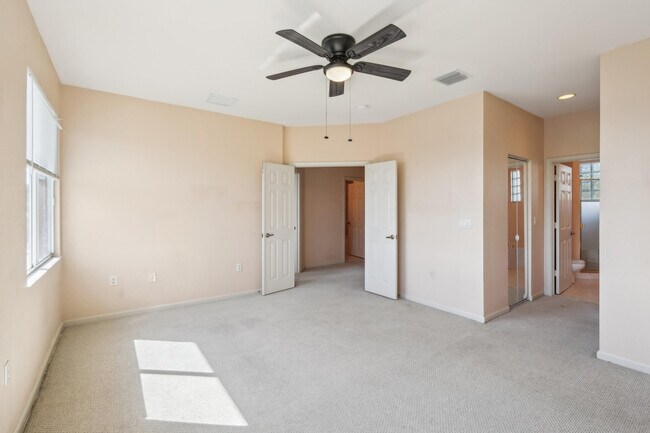 Building Photo - 2584 Stockbridge Square SW
