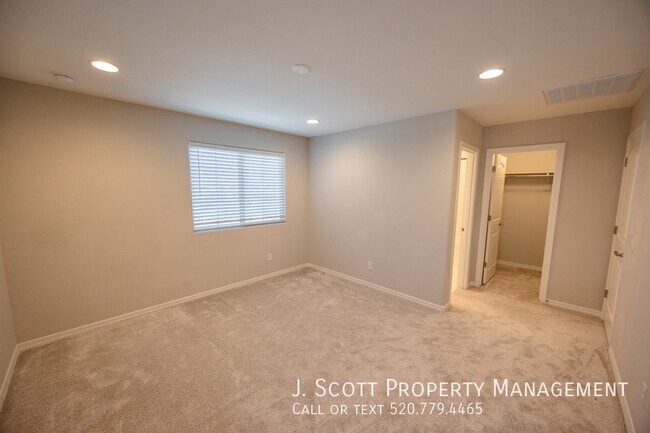 Building Photo - 5839 N 88th Ln