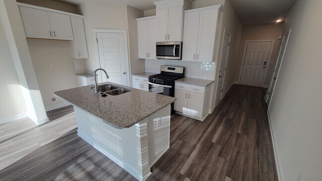 Building Photo - New Townhome in Fountain Inn Available!!