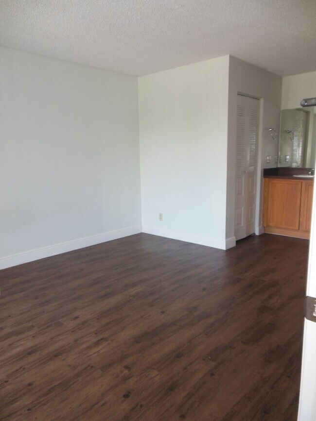 Building Photo - ONE BEDROOM ONE BATHROOM! WATERFRONT COMMU...