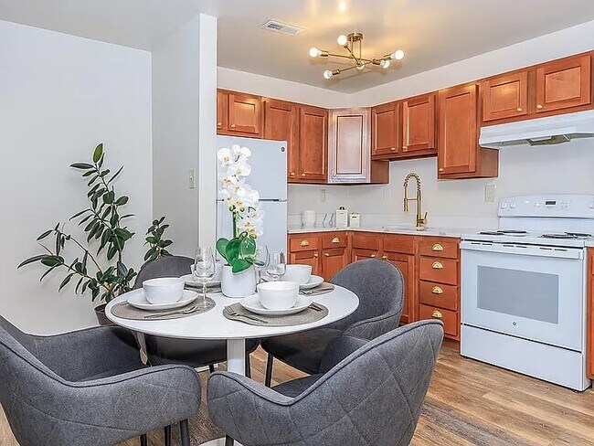 Building Photo - 2101 Reamer Dr