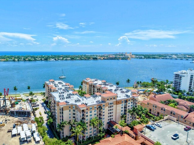 Building Photo - 1801 N Flagler Dr