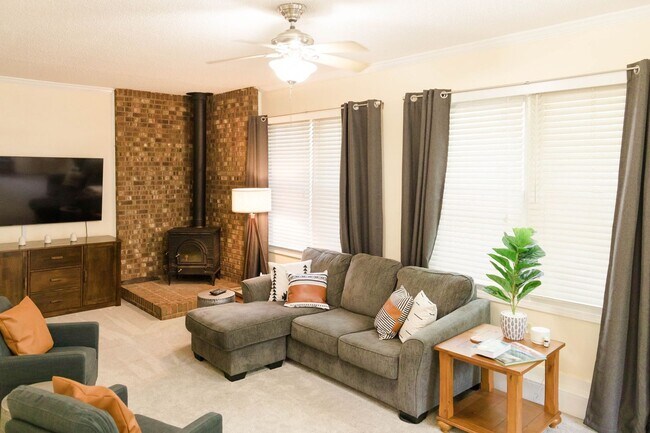 Building Photo - FULLY FURNISHED - Charming 3BR House in Arden