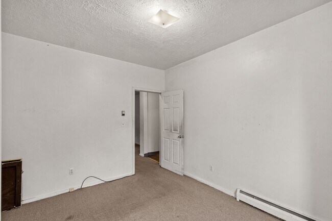 Building Photo - 2232 Woodstock Ave