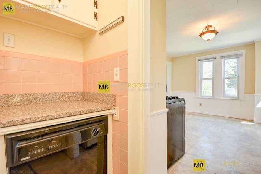 Building Photo - 46 South St