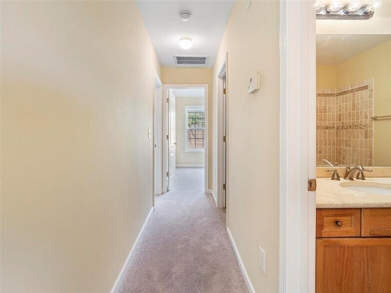 Building Photo - 1929 Hoods Fort Cir NW