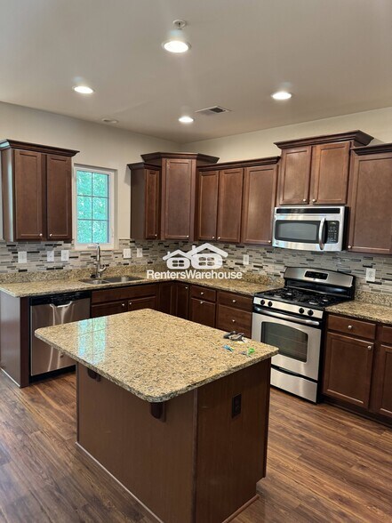 Building Photo - 7524 Stonehouse Run Dr