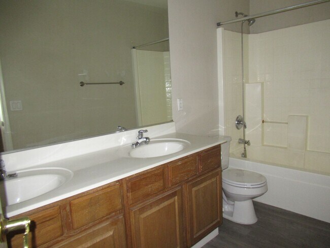 Building Photo - Nice Home in Estrella Vista Community, Goo...