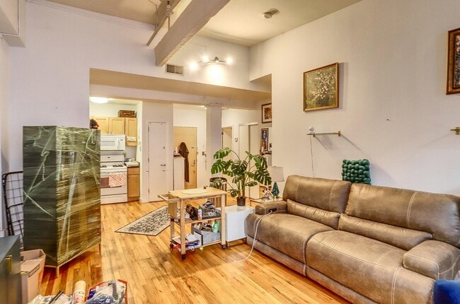 Building Photo - 1034 Clinton St