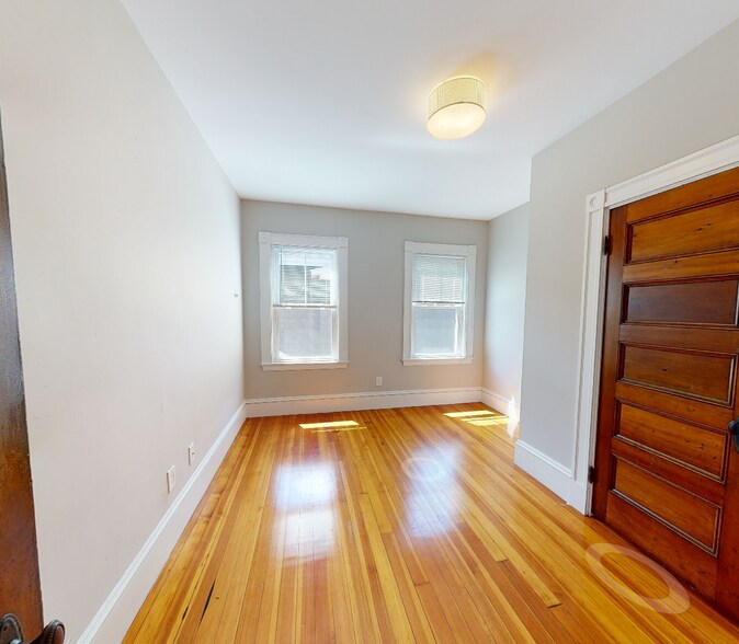 Building Photo - 107 Oxford St