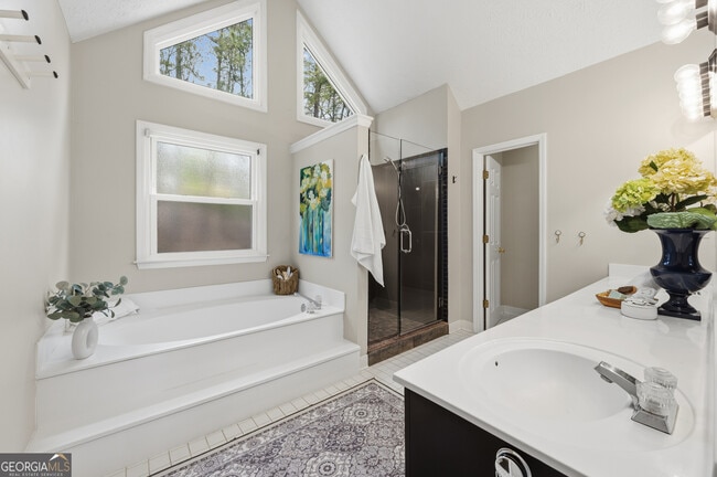 Building Photo - 4229 N Mountain Rd NE