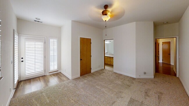Building Photo - Spacious Single Story 3-Bedroom Home Beaut...