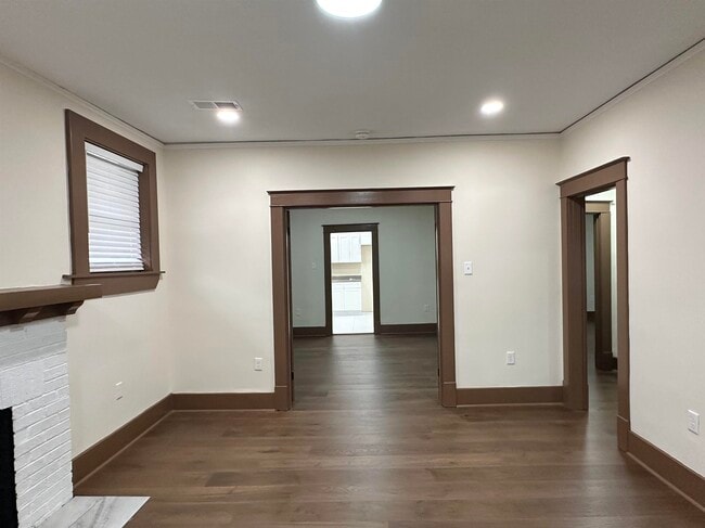 Building Photo - 492 Lundee St