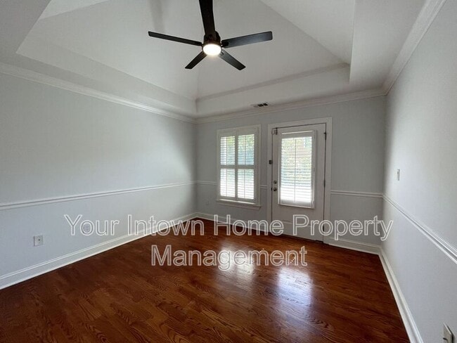 Building Photo - 652 Irwin St NE