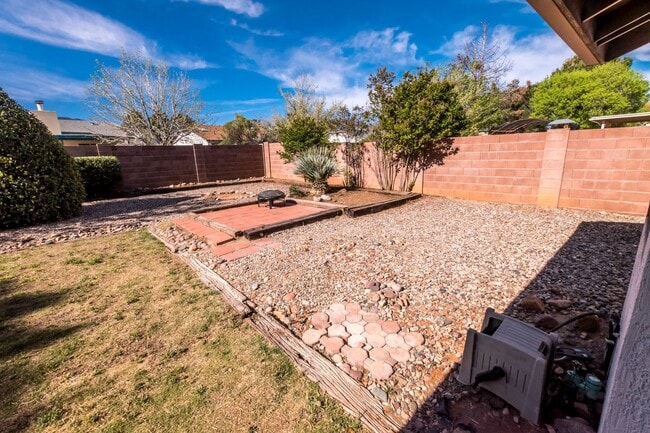 Building Photo - Beautifully Updated 2BR/2BA Home – Near Fort Huachuca