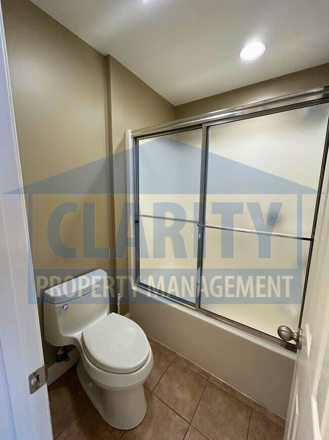 Building Photo - Two bedroom townhome in Downtown Cleveland!