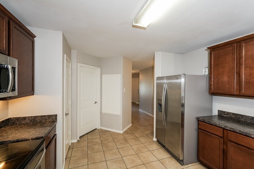 Building Photo - 2026 Allyson Dr.