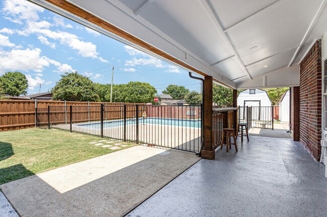 Building Photo - 4610 Clay Dr