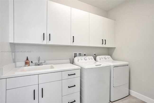 Building Photo - 10795 Oceano Wy