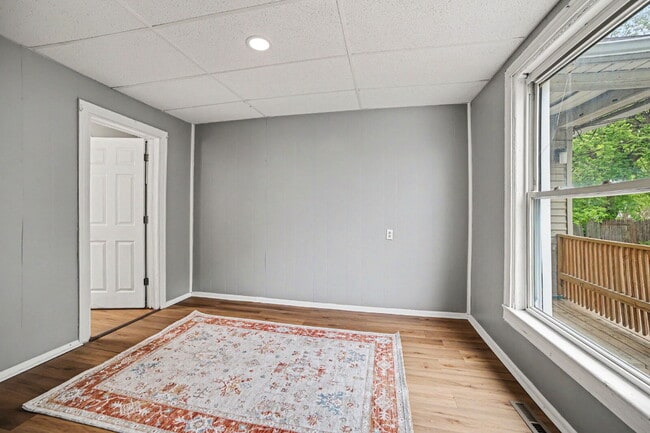 Building Photo - 1 Bedroom Rental in Saginaw $750/Month