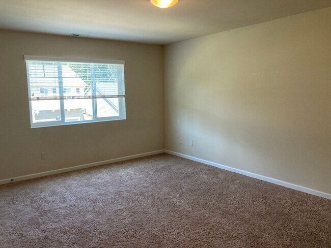 Building Photo - Newer Home In North Albany!     Over 2000 ...