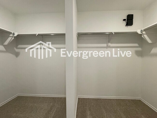 Building Photo - 10012 SW 38th St