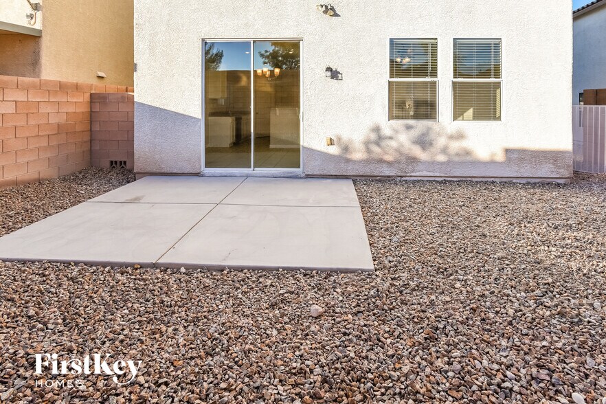 Building Photo - 215 Del Cira Ave