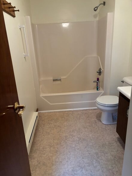 Full Bathroom - 300 Falmouth Rd