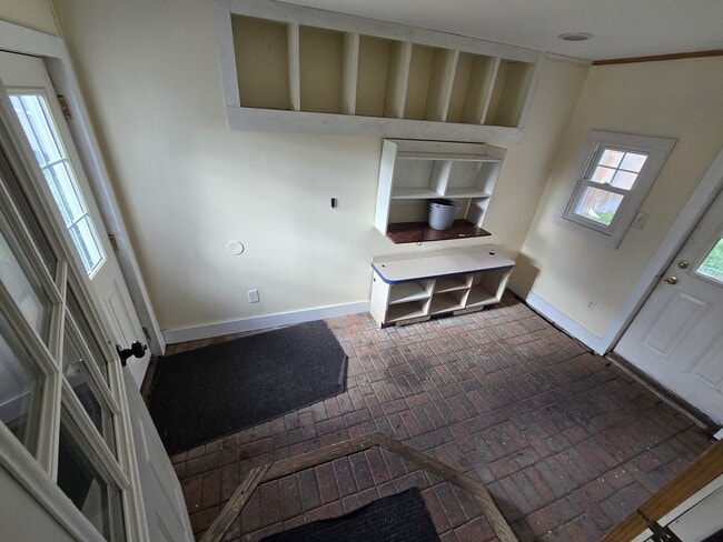 Building Photo - 205 Elmbrook Dr