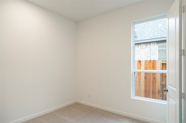 Building Photo - 31026 Sun Vly Dr