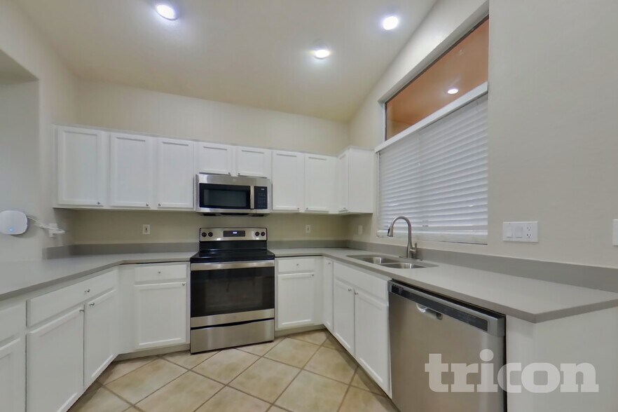 Building Photo - 40139 N Patriot Way