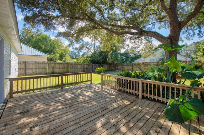 Building Photo - 202 Summer Ln