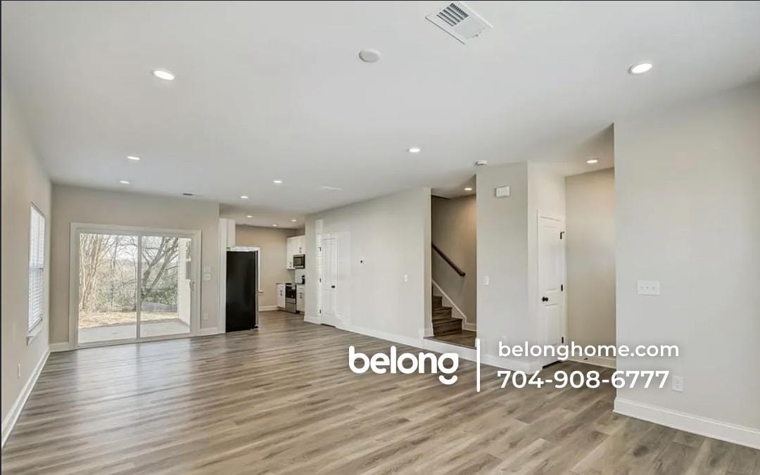 Building Photo - 39 Hawthorne St SW