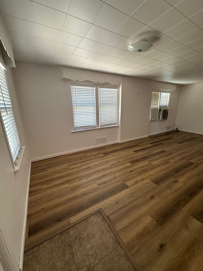 Building Photo - 345 N 300 W
