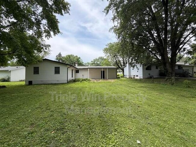 Building Photo - 2245 Lindsay Ln