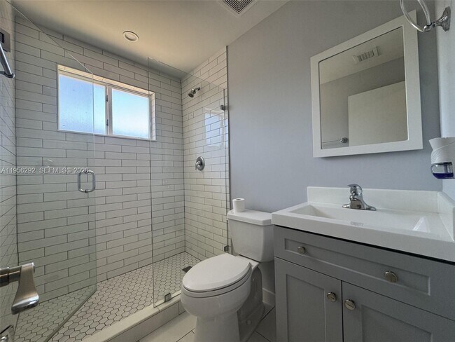 Building Photo - 575 E 22nd St