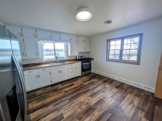 Building Photo - 2031 Blue Dr